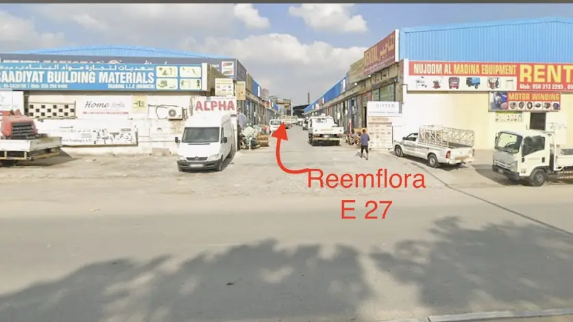 Reemflora's own photo showing the way into Warehouse E27