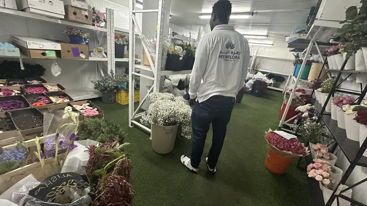 Inside the Reemflora warehouse: buckets of fresh flowers on racks